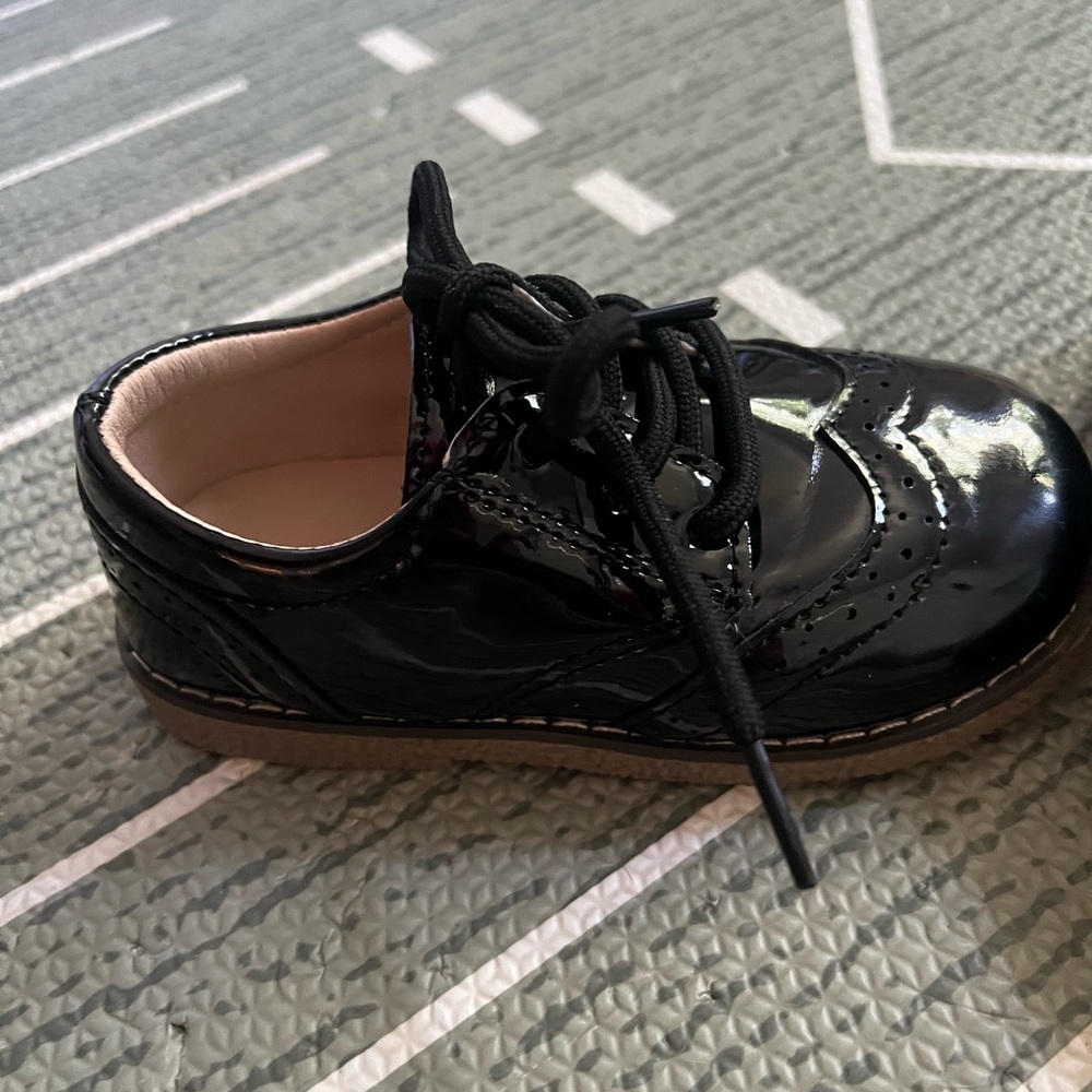 Classic Kids Black Patent Lace-Up Dress Shoe